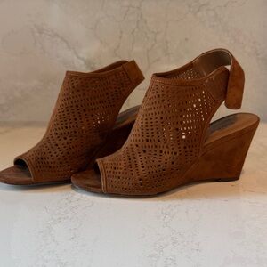 Style & Co. brown suede laser cut wedge sandal size 6.